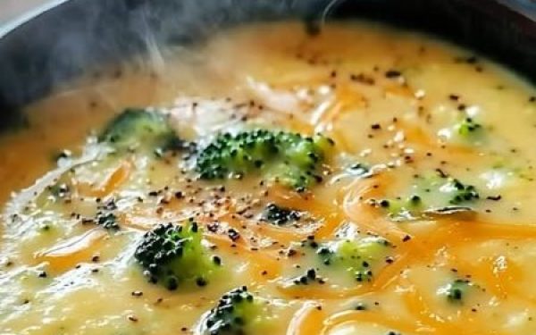Crockpot Broccoli Velvety Cheese Soup