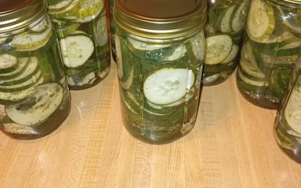 Simple Garlic Dill Pickles (Water Bath Method)