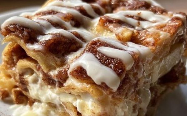 Cinnamon Roll Apple Lasagna