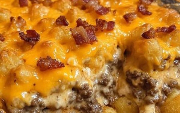 Cheesy Bacon Cheeseburger Tater Tot Casserole