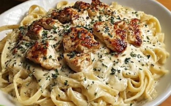 Creamy Chicken Fettuccine Alfredo