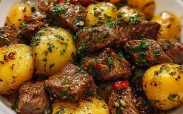 Crockpot Garlic Butter Beef Bites with Potatoes